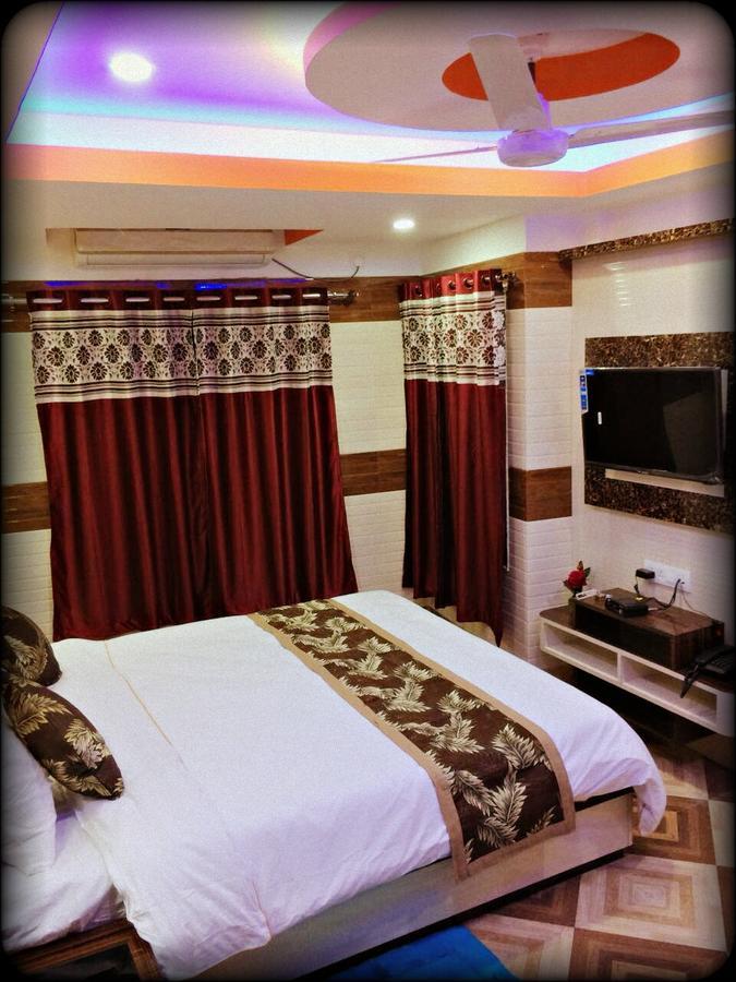 Oyo 16064 Tirupati Lodge Siliguri Exterior photo